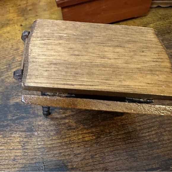 Vintage! 11 Pieces - Wooden Miniature Doll House Furniture - Picture 5 of 11